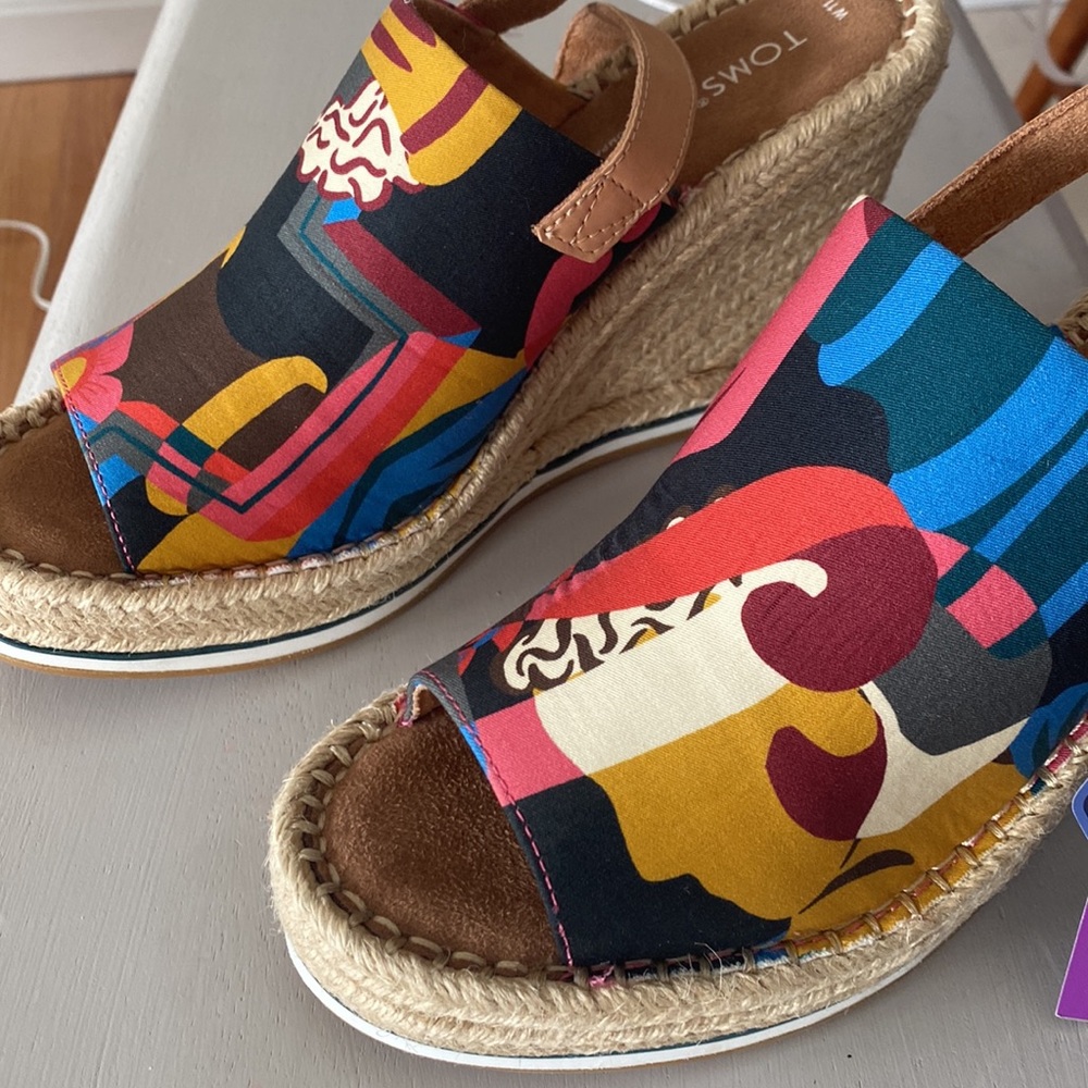 NWT Toms Wedges
